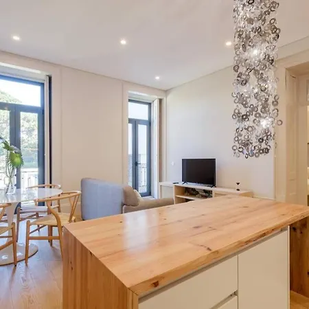 Apartment Boutique Rentals- Art & Charm W/ Balcony & Garage Porto