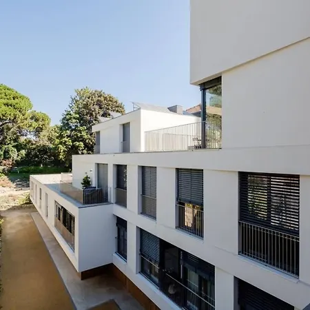 Boutique Rentals- Art & Charm W/ Balcony & Garage * Porto