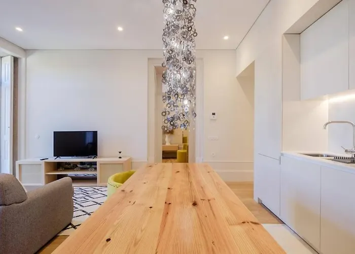 Apartment Boutique Rentals- Art & Charm W/ Balcony & Garage Porto