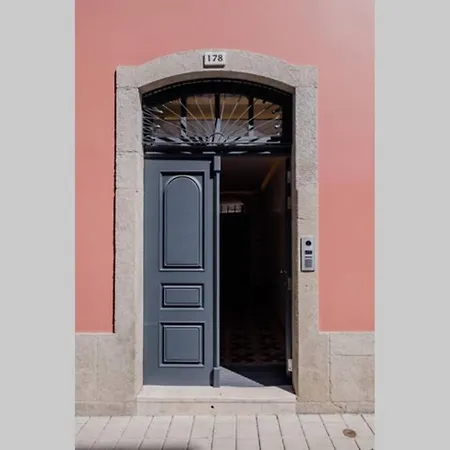 Boutique Rentals- Art & Charm W/ Balcony & Garage *