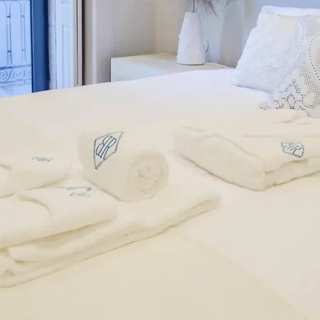 Boutique Rentals- Art & Charm W/ Balcony & Garage * Porto