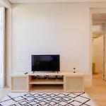 Διαμέρισμα Boutique Rentals- Art & Charm W/ Balcony & Garage