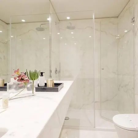 Boutique Rentals- Art & Charm W/ Balcony & Garage *