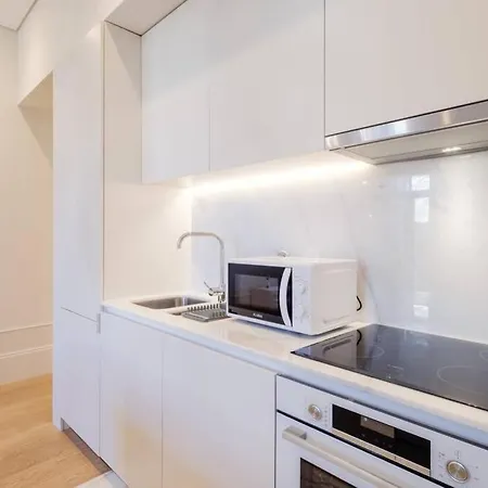 Boutique Rentals- Art & Charm W/ Balcony & Garage