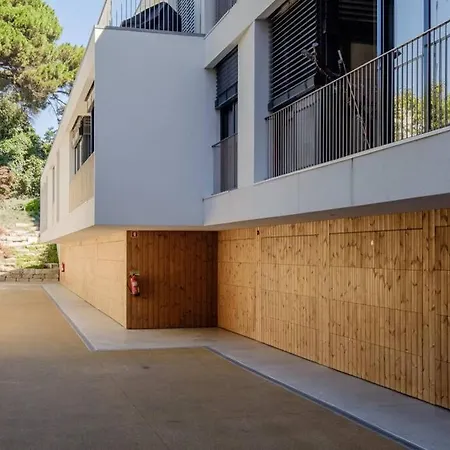 Boutique Rentals- Art & Charm W/ Balcony & Garage Apartment Porto
