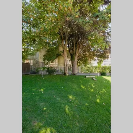 Boutique Rentals- Art & Charm W/ Balcony & Garage Daire Porto