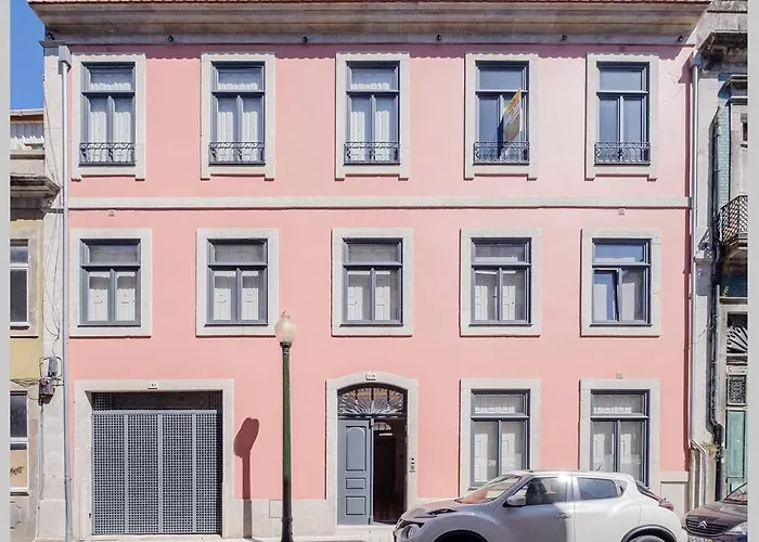 Boutique Rentals- Art & Charm W/ Balcony & Garage * Oporto
