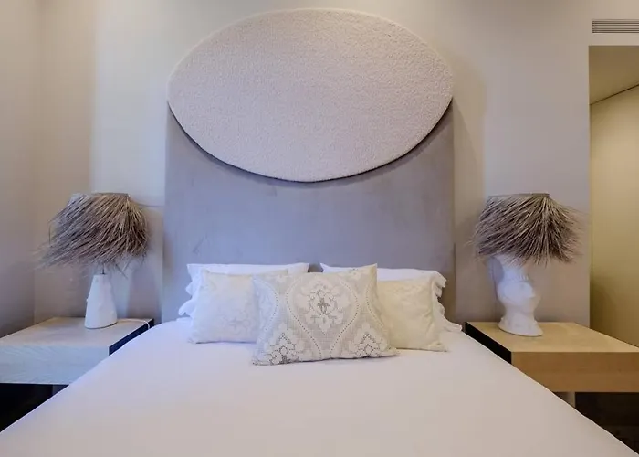 Boutique Rentals- Art & Charm W/ Balcony & Garage * بورتو