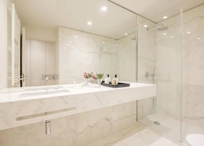 Boutique Rentals- Art & Charm W/ Balcony & Garage * Πόρτο