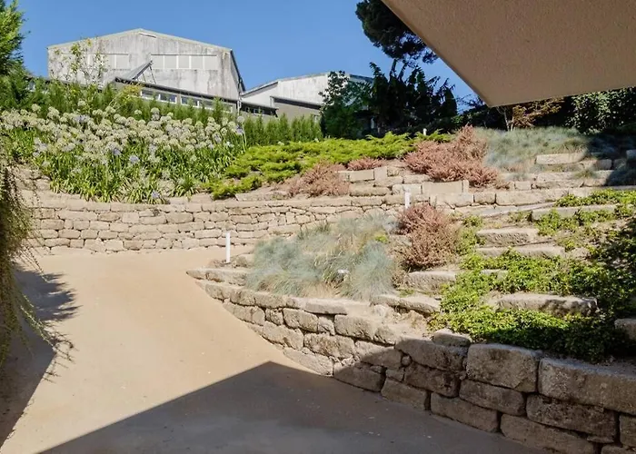 Boutique Rentals- Art & Charm W/ Balcony & Garage * بورتو