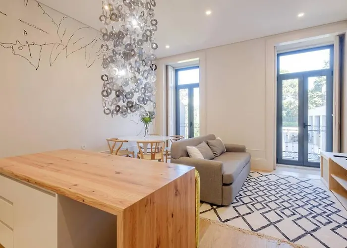 Boutique Rentals- Art & Charm W/ Balcony & Garage * Πόρτο