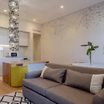 Boutique Rentals- Art & Charm W/ Balcony & Garage Porto