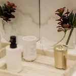 Boutique Rentals- Art & Charm W/ Balcony & Garage Apartment Porto