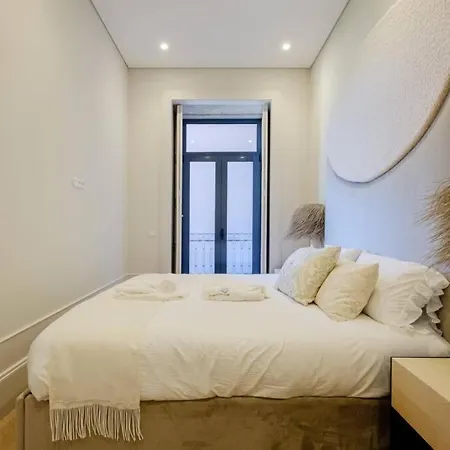 Boutique Rentals- Art & Charm W/ Balcony & Garage 포르투