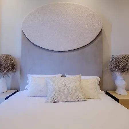 Boutique Rentals- Art & Charm W/ Balcony & Garage * بورتو