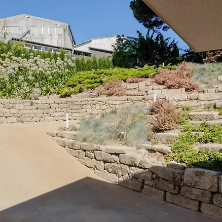 Boutique Rentals- Art & Charm W/ Balcony & Garage * 波尔图