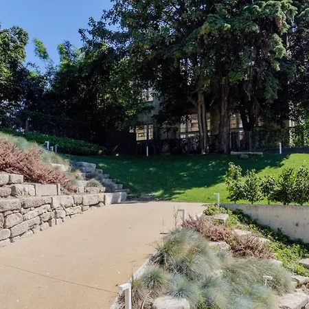 Lejlighed Boutique Rentals- Art & Charm W/ Balcony & Garage *