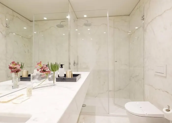 Boutique Rentals- Art & Charm W/ Balcony & Garage *